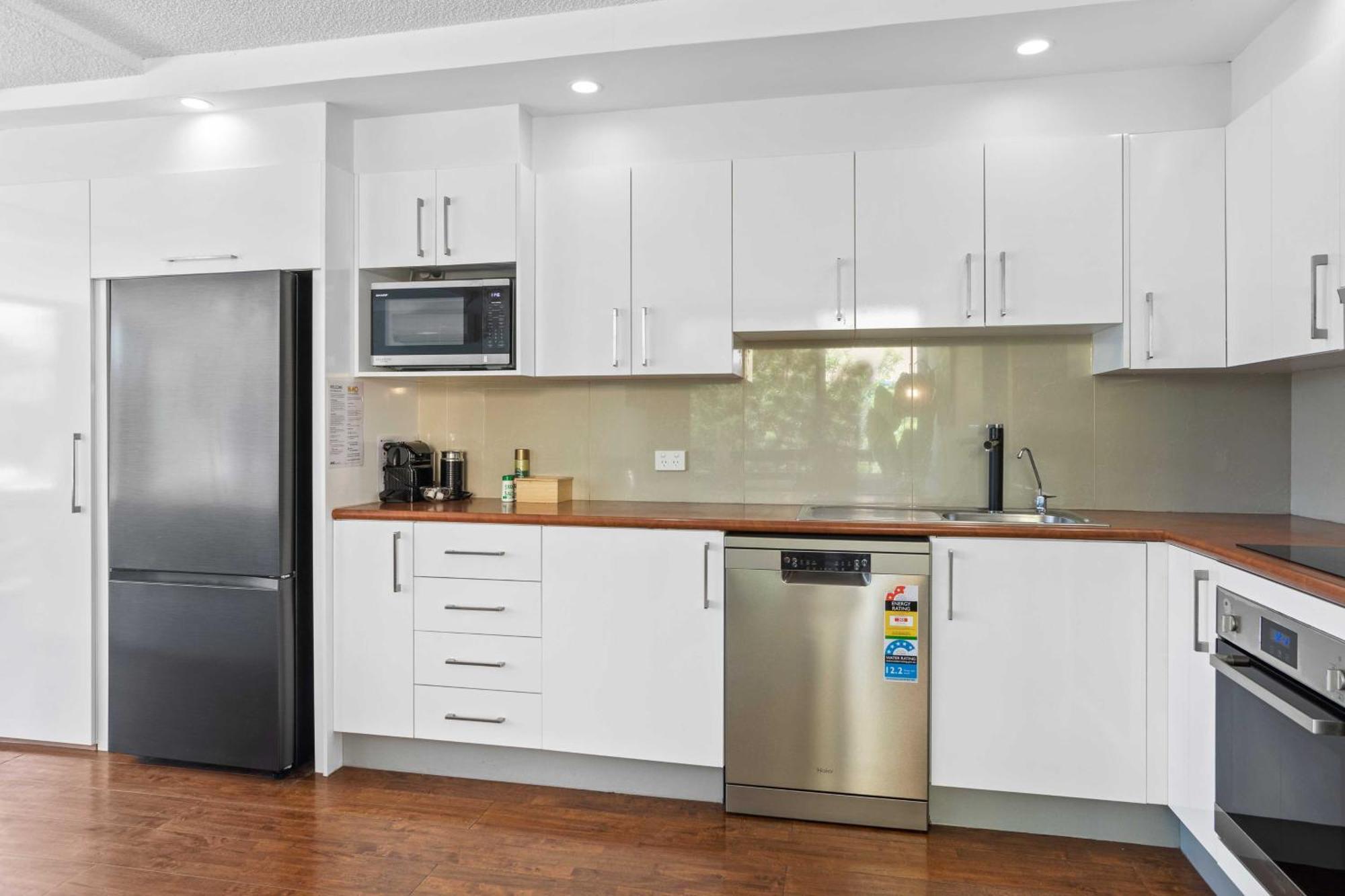 Hi Ho Beach Apartments On Broadbeach Gold Coast Extérieur photo