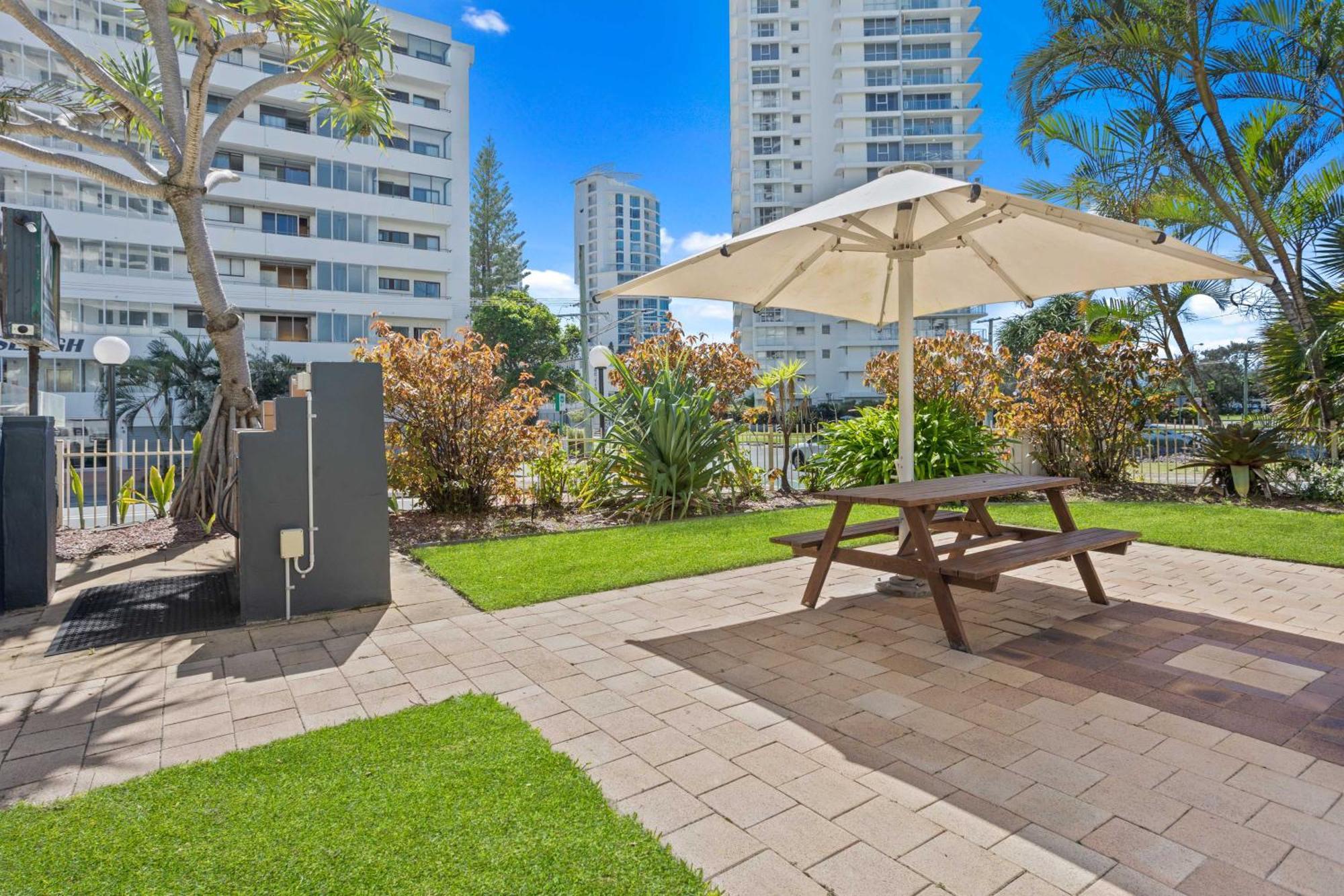 Hi Ho Beach Apartments On Broadbeach Gold Coast Extérieur photo
