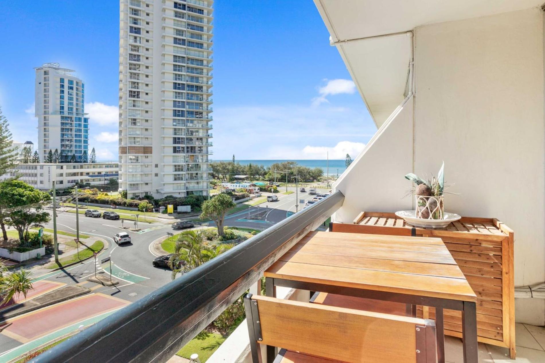 Hi Ho Beach Apartments On Broadbeach Gold Coast Extérieur photo