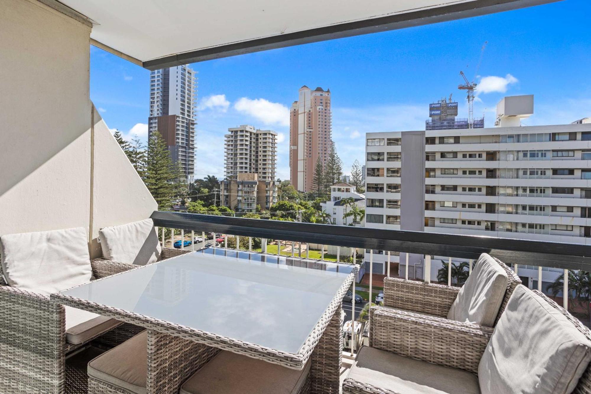 Hi Ho Beach Apartments On Broadbeach Gold Coast Extérieur photo