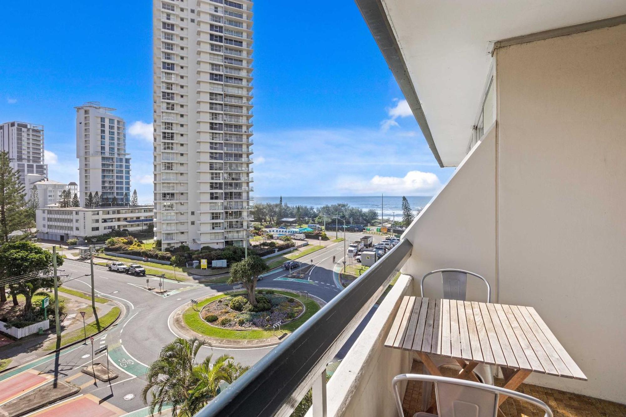 Hi Ho Beach Apartments On Broadbeach Gold Coast Extérieur photo
