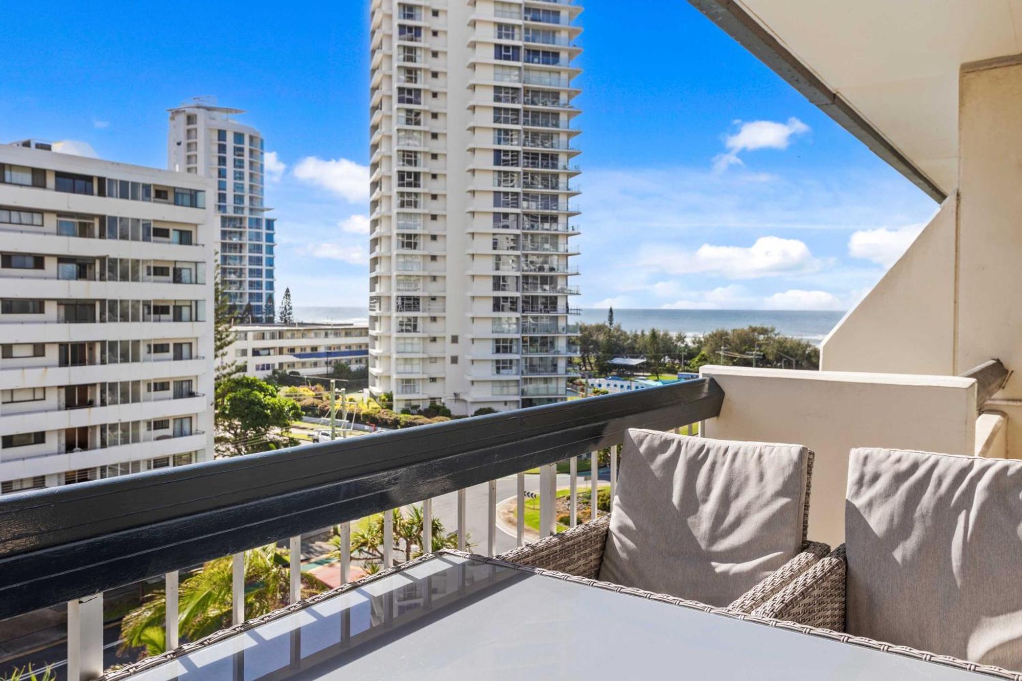 Hi Ho Beach Apartments On Broadbeach Gold Coast Extérieur photo