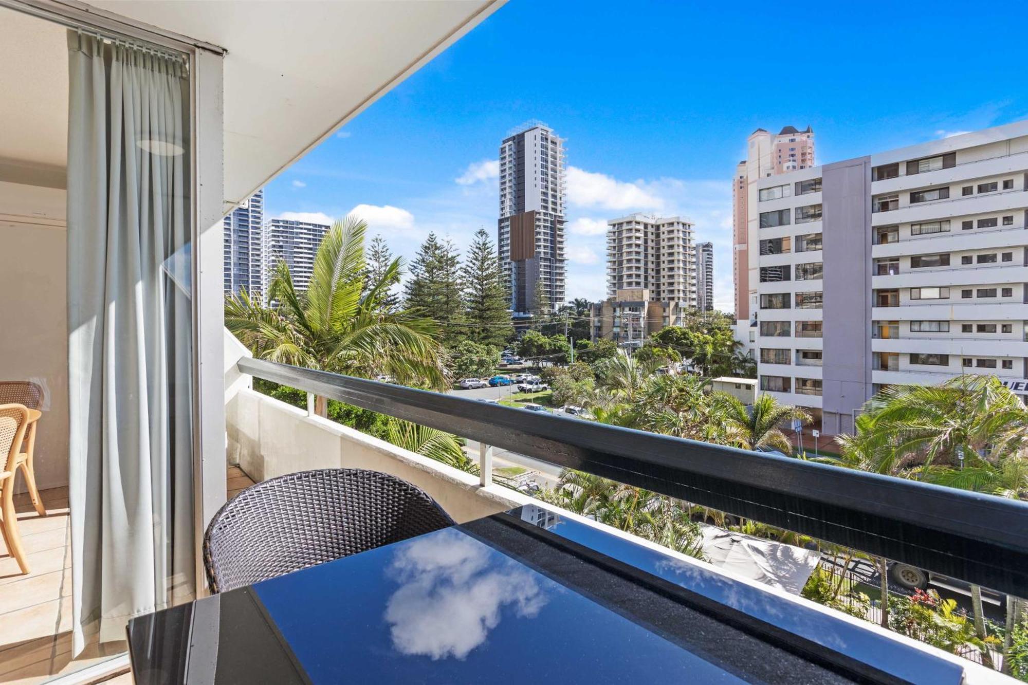 Hi Ho Beach Apartments On Broadbeach Gold Coast Extérieur photo